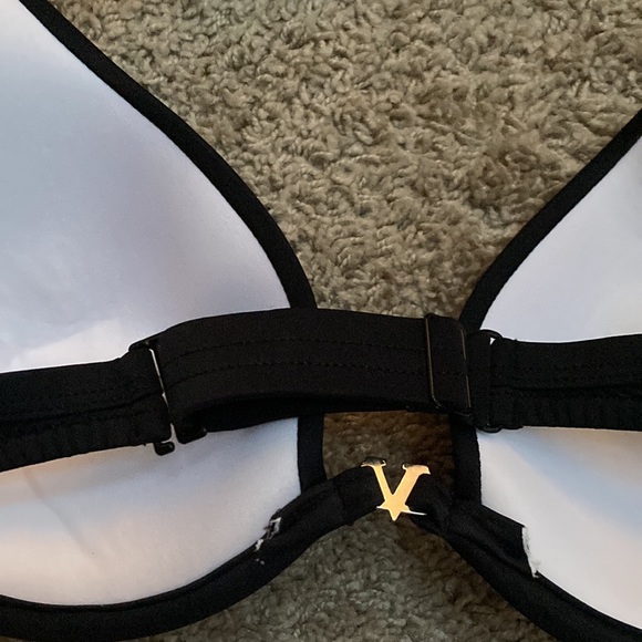 Black Underwire Bikini Top - Picture 2 of 3